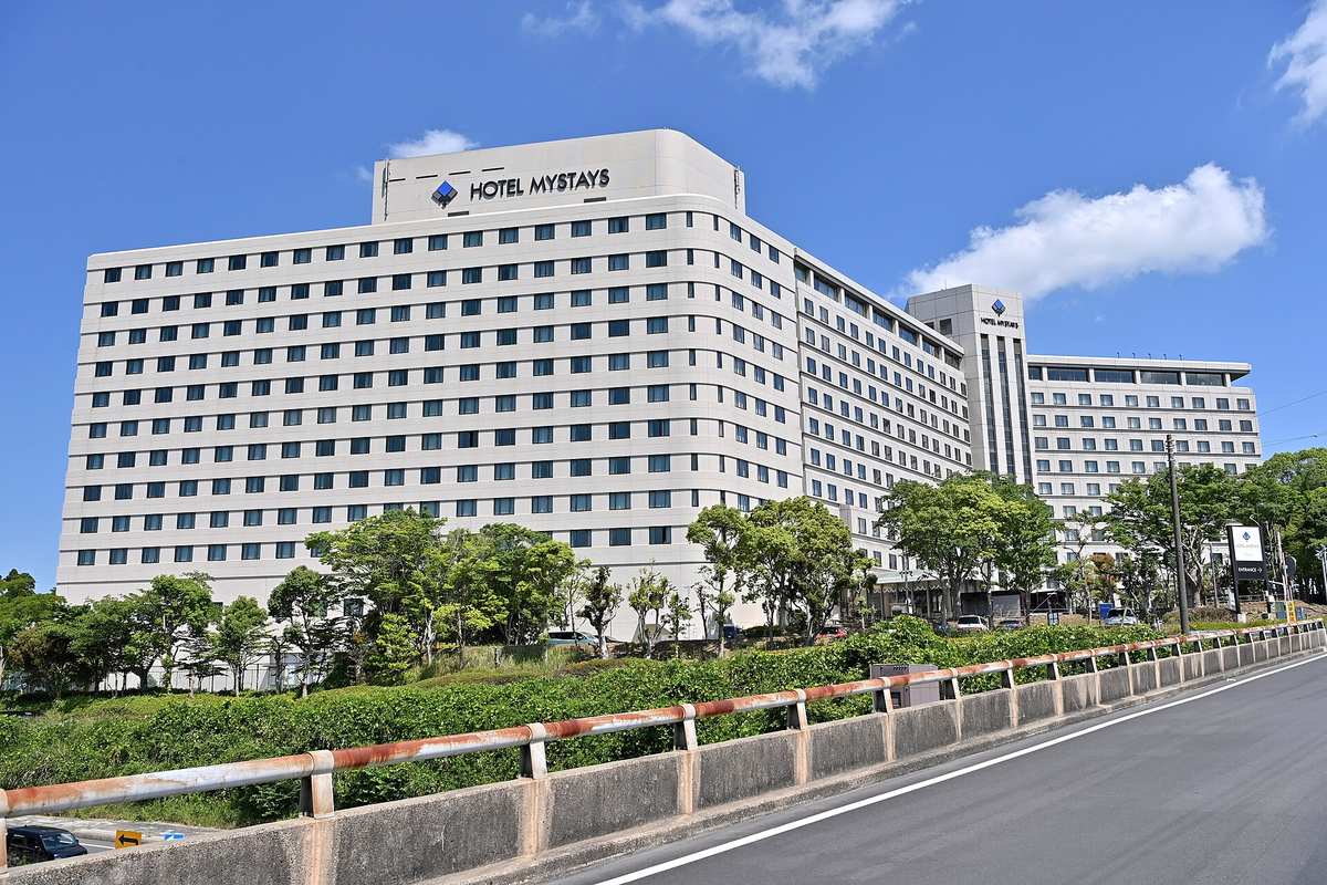 HOTEL MYSTAYS PREMIER Narita, Außenansicht mit Gebäudebeschriftung